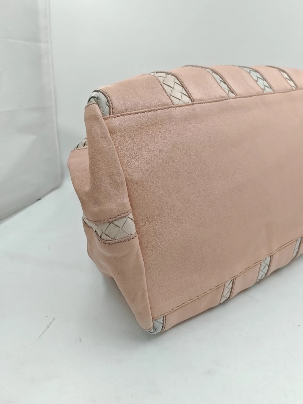 Bottega Veneta pink leather suede tote with Intrecciato woven stripe - Picture 4 of 13